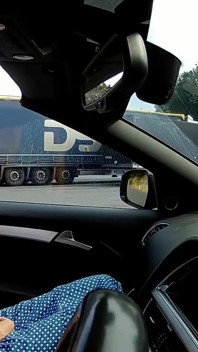 Martedì titty divertimento con gli occhi bendati alla fermata del camion