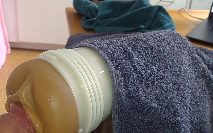 Adventuremacmax: Creampie Fleshlighte Närbild