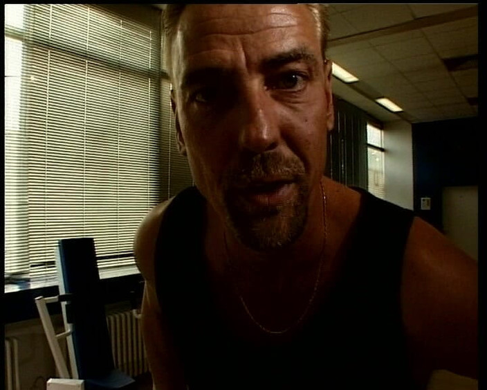 German Threesome: Je drobná německá teenagerka, která má ráda dvojitou penetraci