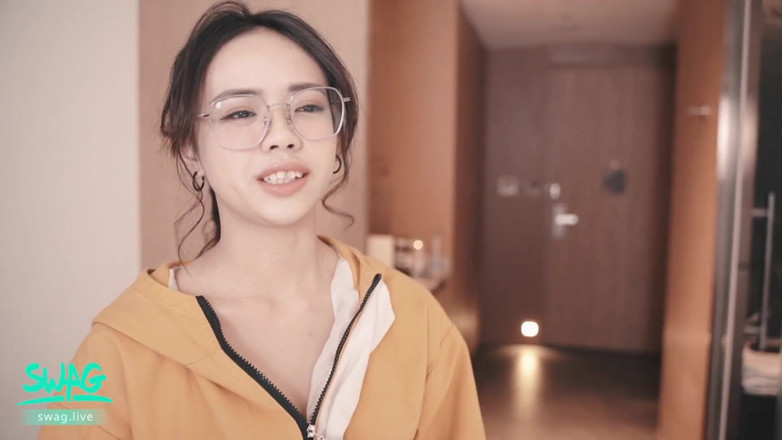 SWAG.live: Horny Delivery Girl Fucked by Asian Hunk