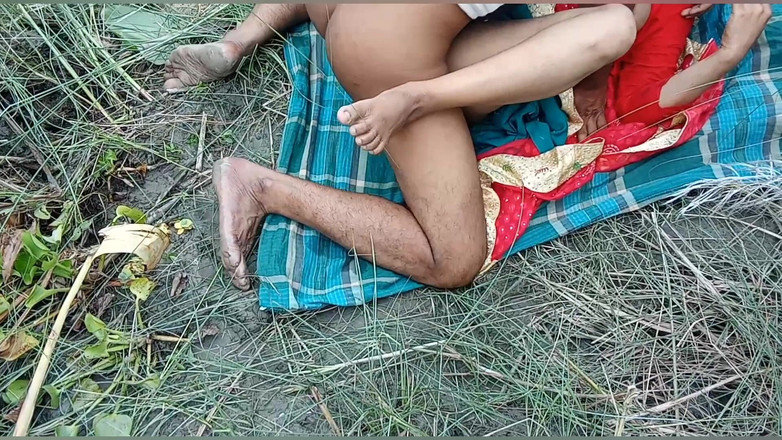 BanglaSexy24: Jasný nový bangla sex bhabhi ošukaná tajně red Saree do...