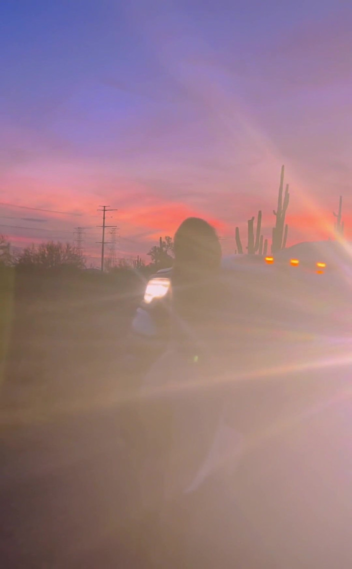 ItsMmmegan: Pemikiran Yall mungkin seperti ini di sebalik klip tabir. Saya...