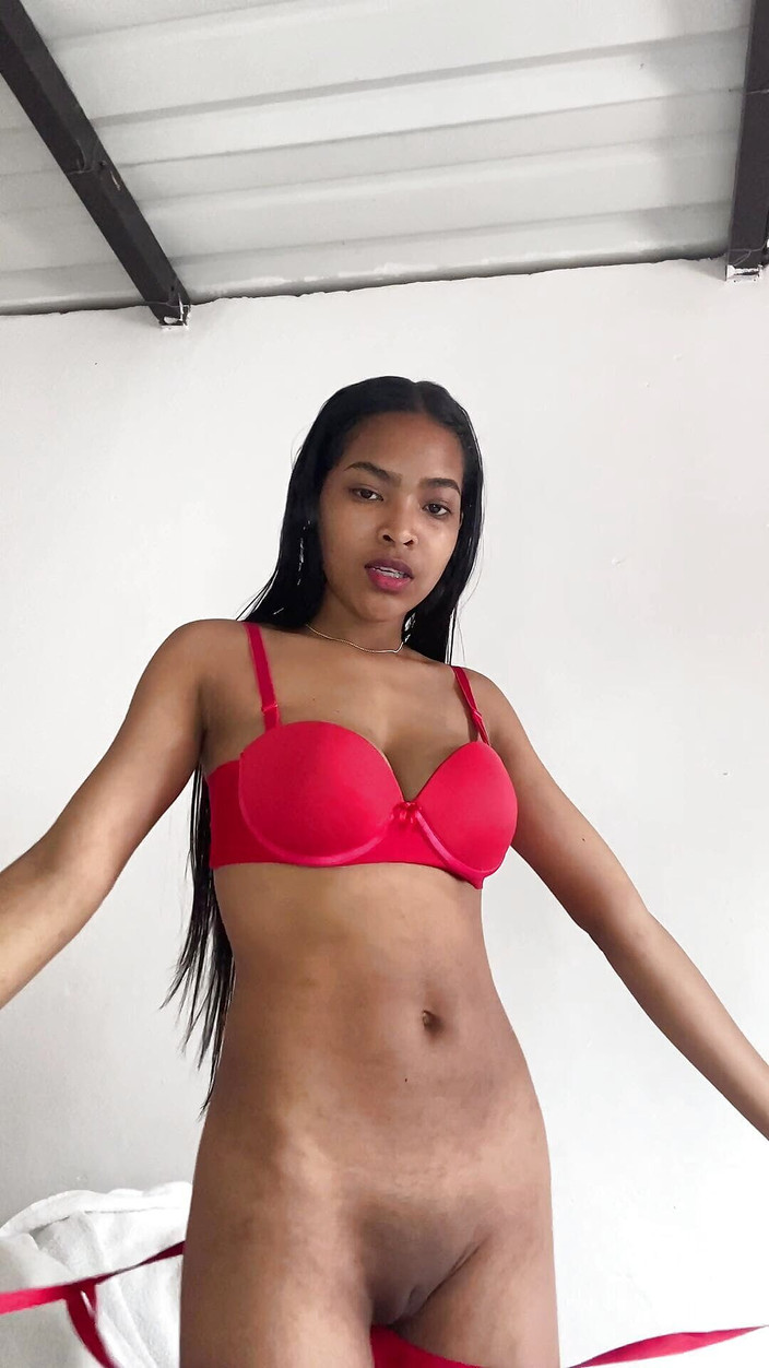 Katiaycerba: セクシーな赤いランジェリー、とても濃厚なオナニー