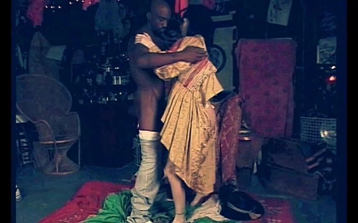 My Dirty Family: Una enorme polla negra para una joven morena zorra ansiosa...
