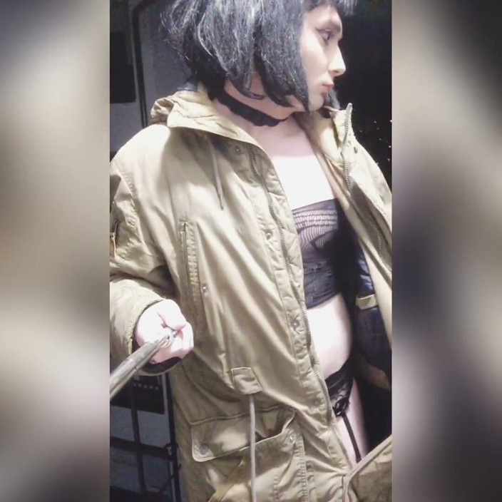 Sissyvalerie69: Kali pertama berkelip di balkoni saya