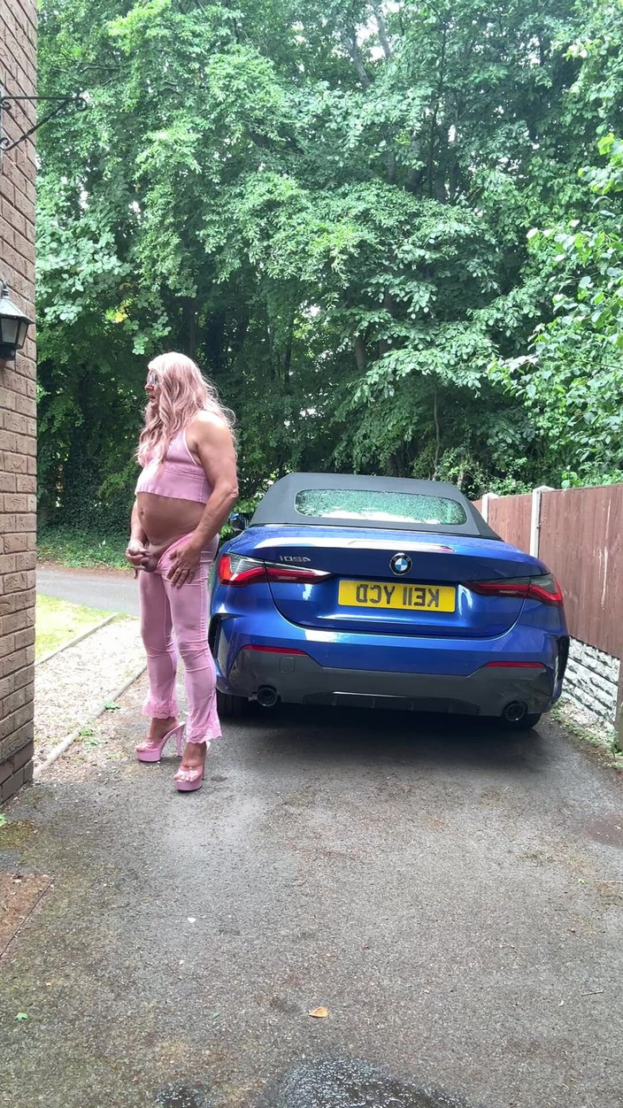 Kellycd2022: セクシーな女装家ケリード2022ピンクの衣装とヒール