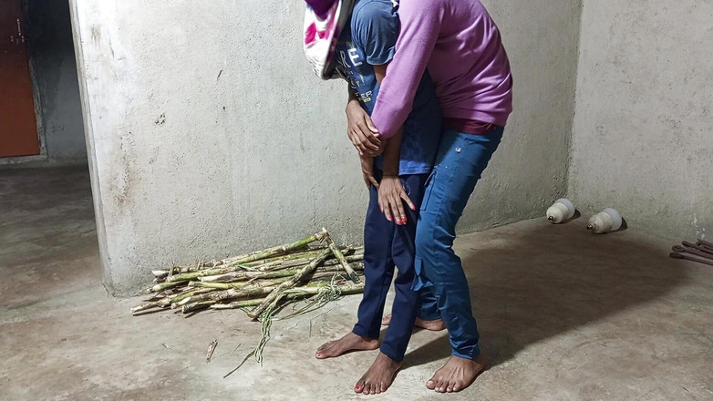 Indian Hijraji: Meu namorado veio me encontrar no meu quarto, eu o...