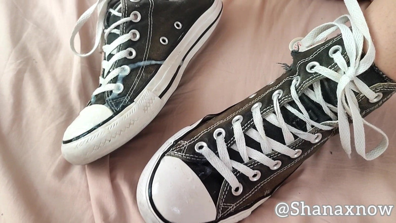 Shanaxnow: Fetiche de porra no meu sapato Converse