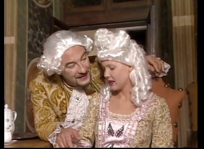 Fetish Desire: Lady of XVIII århundrade knullas av en enorm kuk