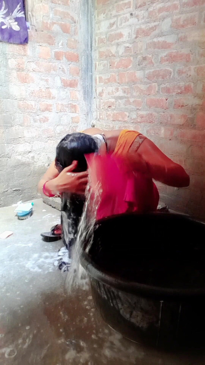 Renudbf: Indiancă Desi Bhabhi Duș în baie țâțe mari fundul mare