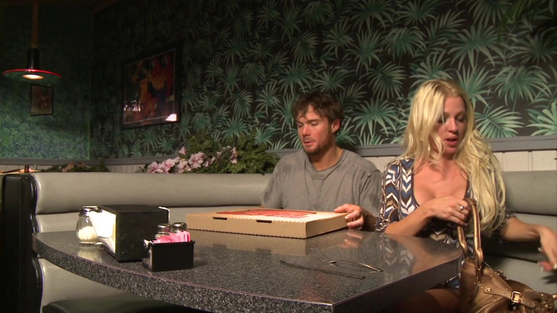 Hot Girlz: Tetona milf obtiene sexo rápido en el restaurante con su...