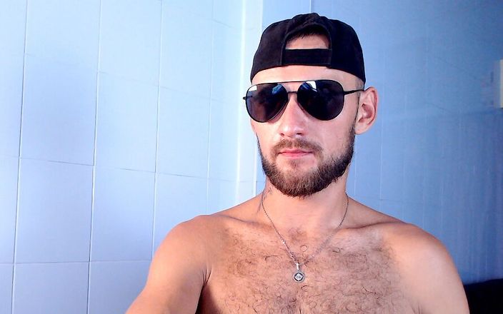Eddie Star: Xuất tinh vào vớ với con cu đeo nhẫn