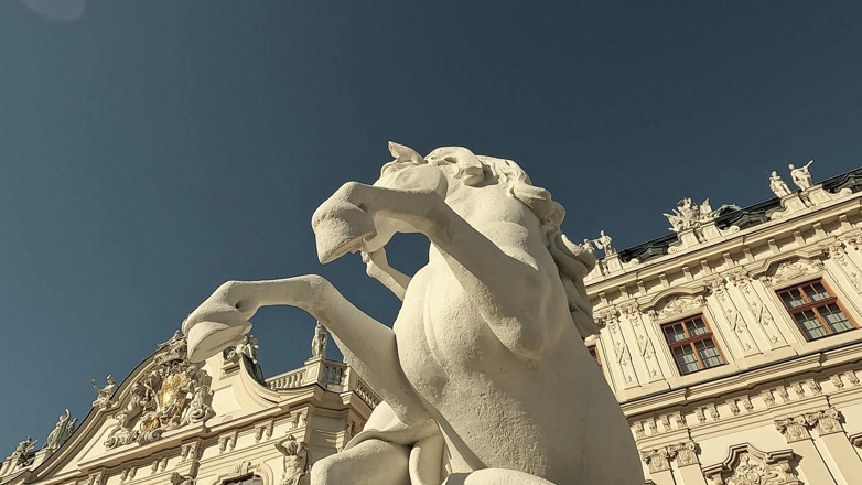 Creampie-Queens: Blondă cu fund mare: plină, mai udă,