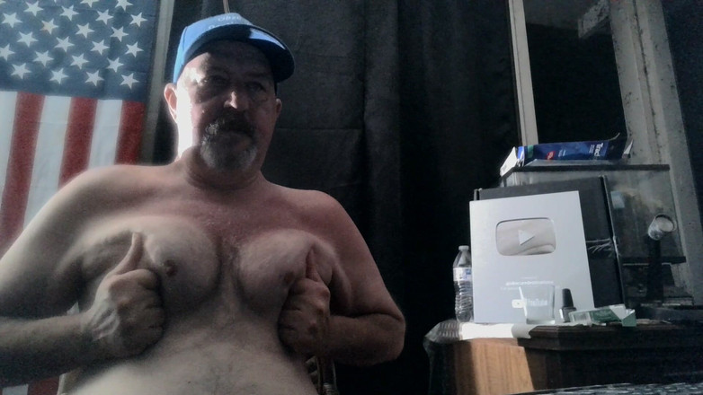 Kind Chub: ¡Buenos lunes por la mañana! Mis tetas esperan tu polla