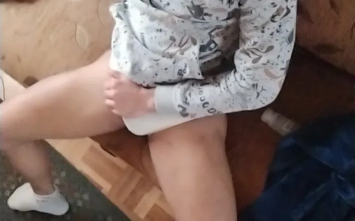 trebol_Jess: Latino Makes Sensual Movements to The Camera and Masturbates