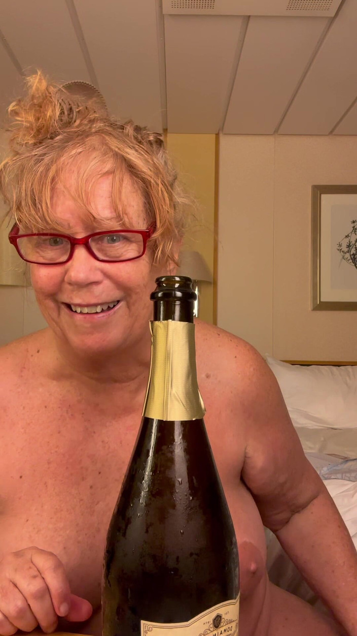 Big Ass 4 U: 흑인 대물 자지와 섹스하는 할망구