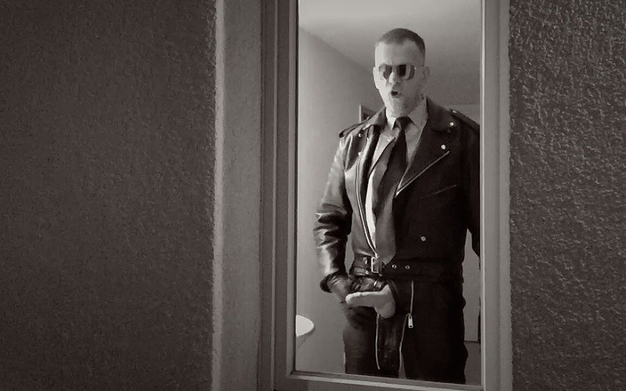 GERMANE_XL: Ledermann 4 Jogos de Pênis &amp; 2 Vezes Urinar