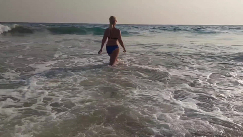 Selena701: Mature Blonde Amateur Wife Enjoys Sex in Between