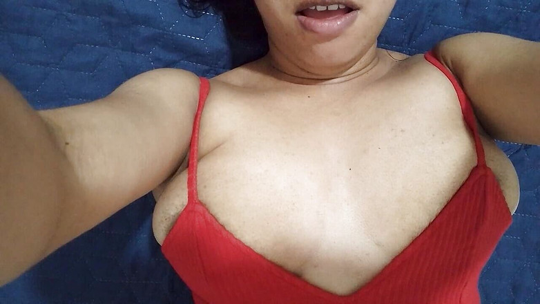 PATY PATY: Teen ragazza troia si masturba prima di andare alla spiaggia...