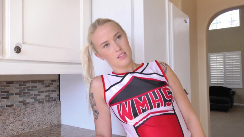 Hefburg: Cute Petite Cheerleader Loves It Ruff