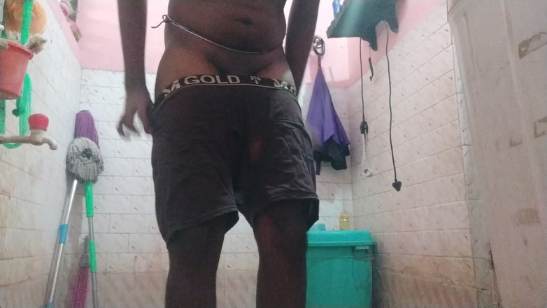 Tamil 10 inches BBC: Tamil10inchesbbc セクシーな髭剃りと入浴セッションとサプライズ パート 2