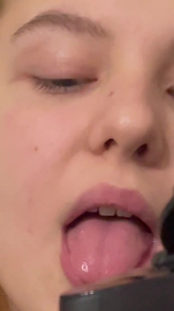 JuiceLussie: Masturbating on Web Cam