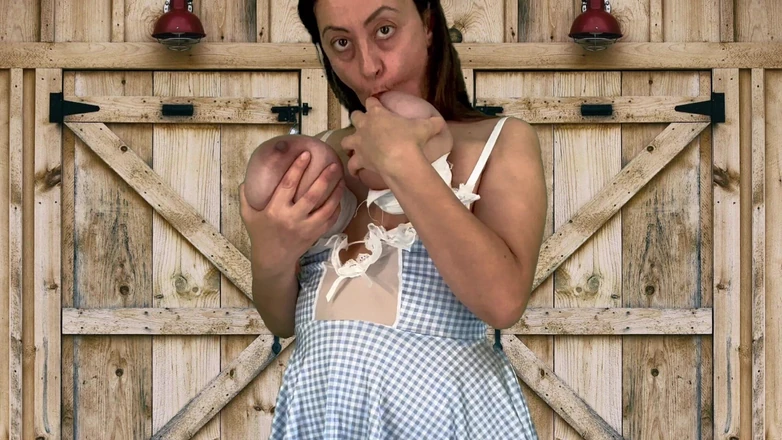 VeeVee Vixen: Tied Tits MILF Selfie Shoot