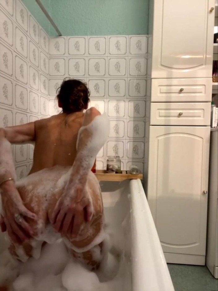 Chris06d22: Bubble Bath