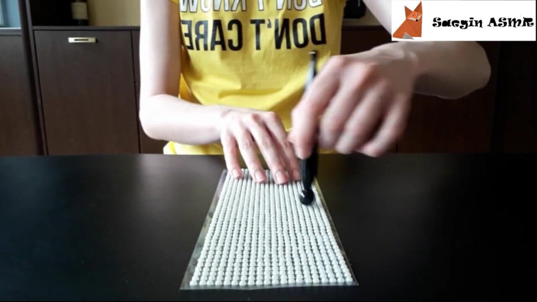 Saegin: 2[ASMR] Scratching rhinestones (no talking)
