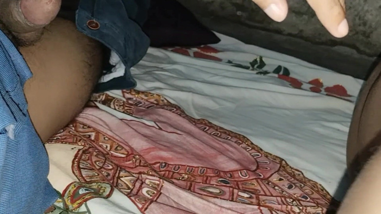 Nirman: 남편 친구와 섹스하는 인도 거유 바비