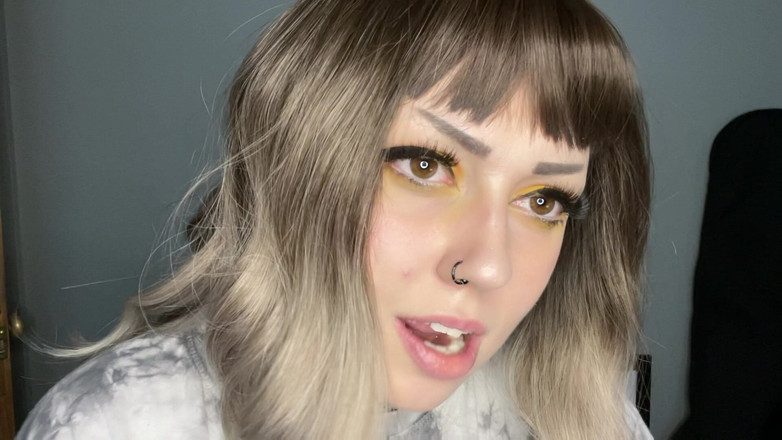 Miss Valentina: Aftrekken in bed naast vrouw