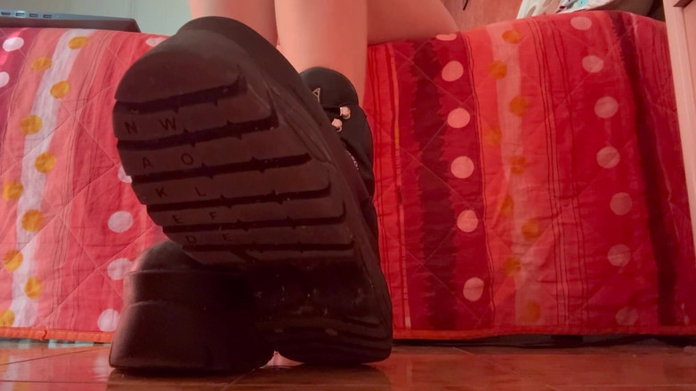 LDBMistress: 내 부츠를 냄새 맡아, 돼지