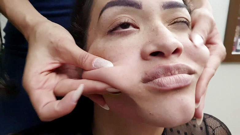 FetishKing: Handen knijpen extreem - de sexy handen en de krachtige gezichtsmassage