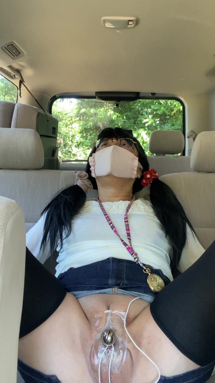megu2002: No. 301: Straddling the Car