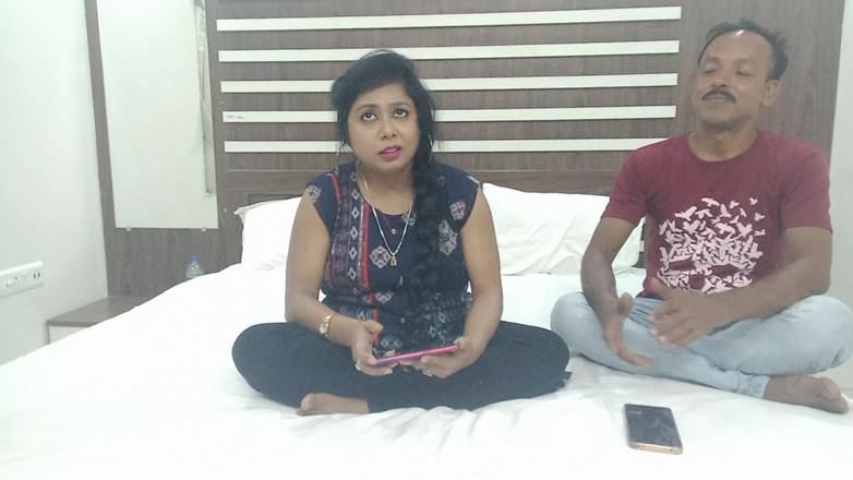 Bengali Bhabhi Sex: Matură sexy indiană bhabhi cu țâțe mari este futută tare de...