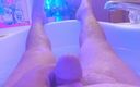 Hand-Free-Daddy-Chub: Des pieds poilus éjaculent dans la baignoire