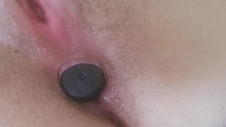 Ana Liz: Пляшка прослизає в мою голодну дупу...