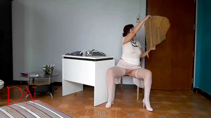 Regina Noir: 장관. 2020년 7월 22일 노팬티 사무실 밀프. 누드 사무실.  사무실에서 알몸 비서. 옷을 벗고 직원.