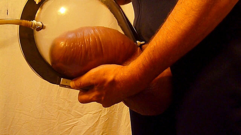 Monster Meat: モンスターコックのコックポンプとして使用されるモンスターチューブ