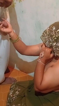 Une desi musulmane sexy se fait lécher la gorge comme de la crème