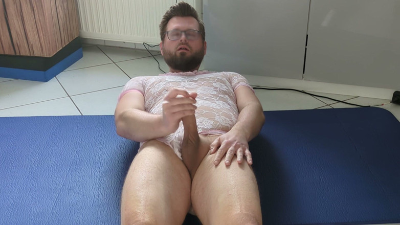 Alex Butt: Nevlastní otec v manželčině prádle šuká hračku