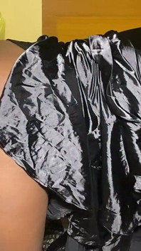克里斯在第一次访问时操了他女朋友的丰满饥渴年长的继妹 第1部分