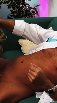 Sletten Melissa Black en Alexis May krijgen alle gaten gevuld, eindigend met een dubbele sperma-slik!