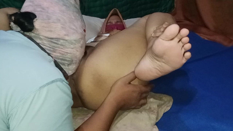 Babang endut: Indonesien Min styvmors fitta Ber om att slicka och knulla...