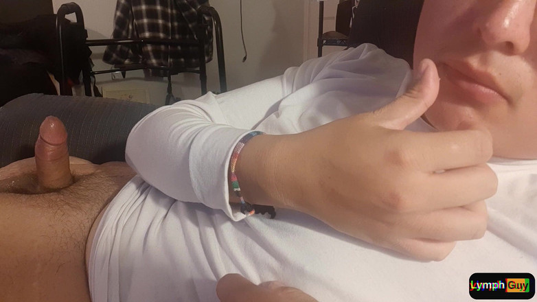 Lymph Guy: 玩弄我的乳头让我欲火中烧