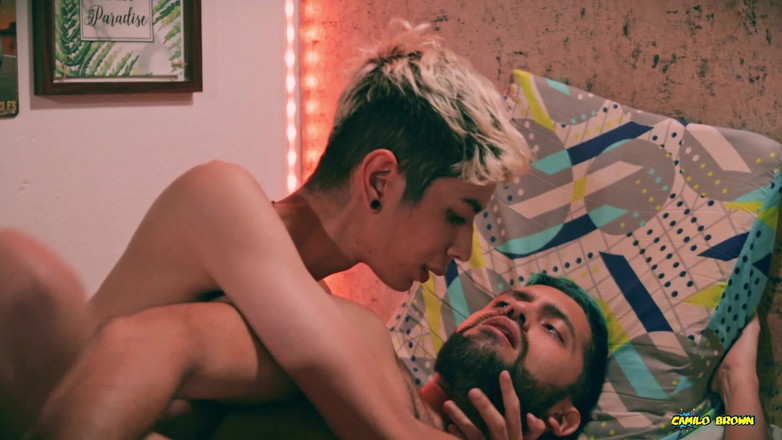 Camilo Brown: Гарячий twink magic c жорстко трахає дупу Каміло Брауна його великим членом і стріляє його камшотом на його дупу