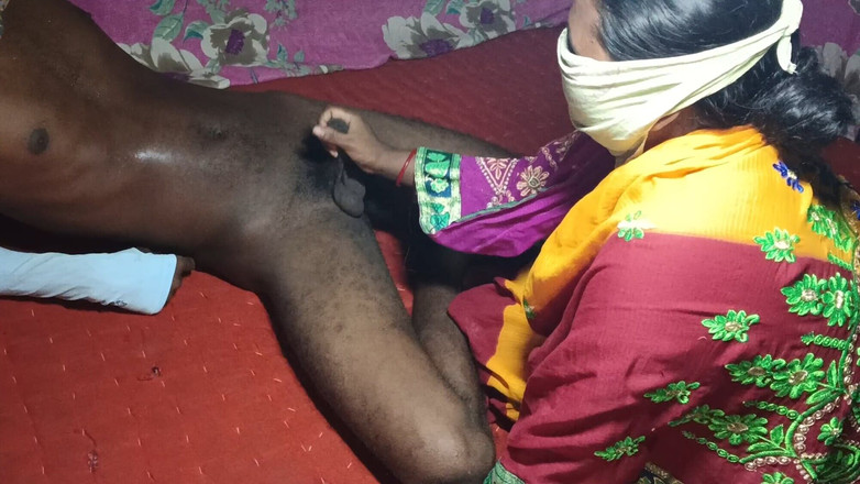 Nenika: Desi bhabhi è stata chiamata a casa e scopata