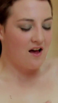 Bathing brunette teen pussy toying solo