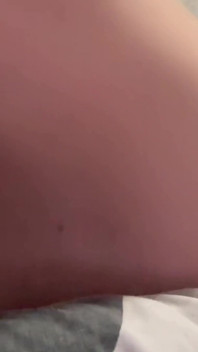 Cowgirl Se Přivedla K Orgasmu Pomocí Polštáře