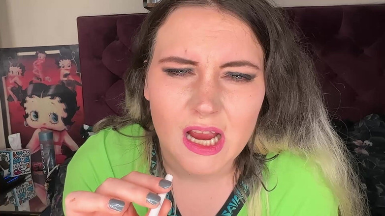 MissFFW: Fumând o femeie mare și frumoasă încornorează o suge pula